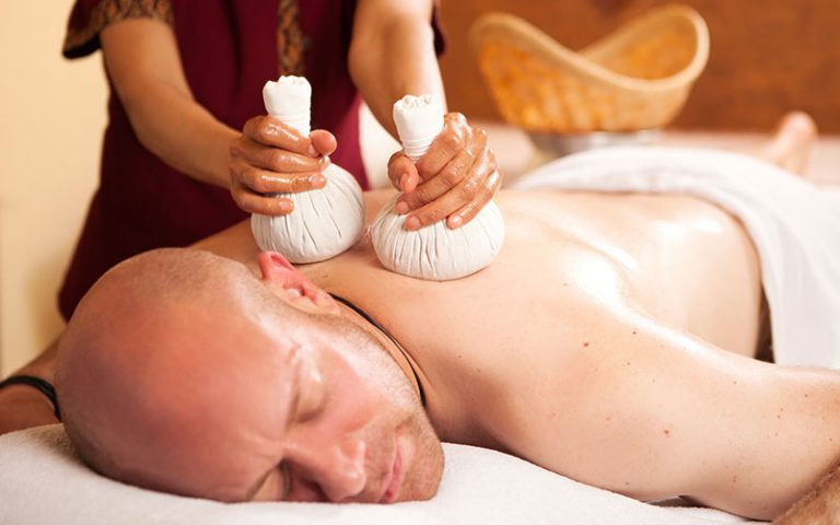 Kräuterstempel-Massage